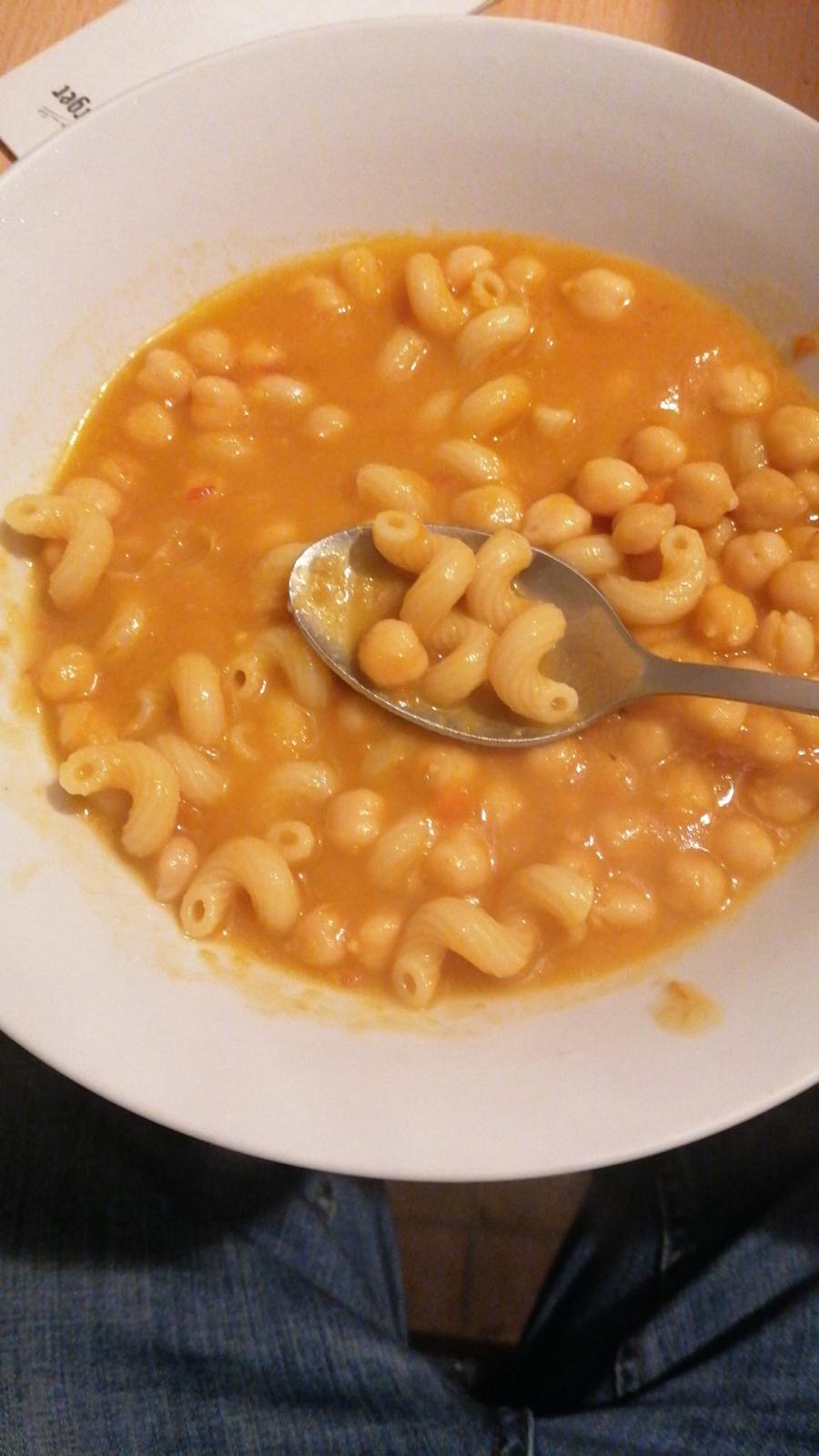 Bohnensuppe mit Nudeln